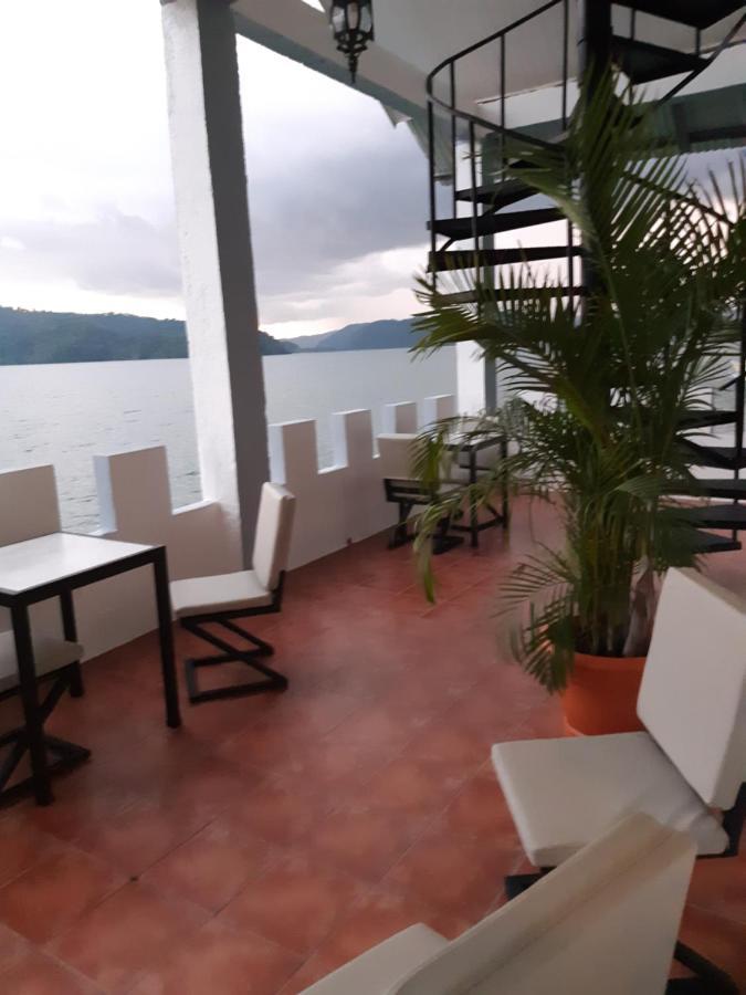 Vista Castillo Hotel Golfito Bagian luar foto